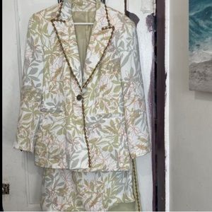 Harvé Benard by Benard Holtzman Women’s Skirt & Blazer Set size 10